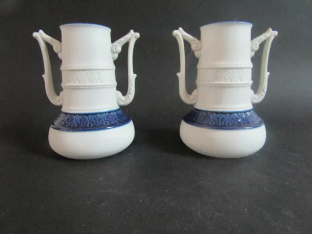 jolie paire Vases à deux anses Capodimonte Italy pair vase bisque porcelain