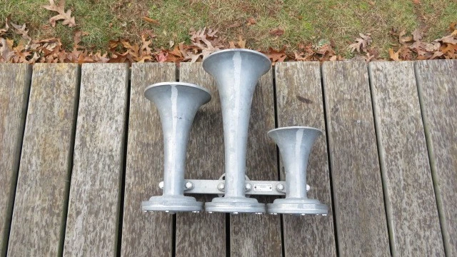 ATHEARN - HO Horn Nathan P-3 on Bracket (3) - (01162