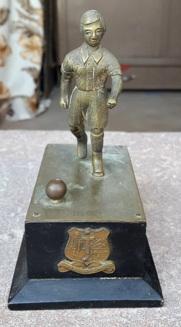 1965s Vintage V Rare Brass Wooden Certa Bonum Certament Football Shield M243