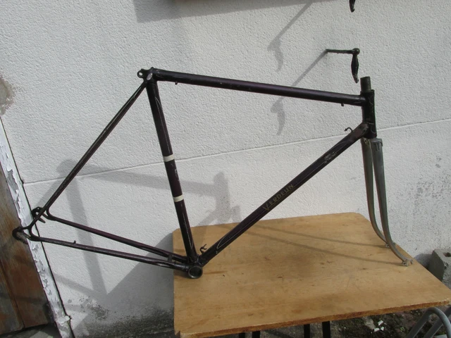 CADRE ARTISANAL LEGER ANCIEN VELO RANDONNEUSE BICYCLE FRAME 54cm