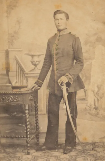 CDV - Soldat mit Blankwaffe - Magdeburg 1860er
