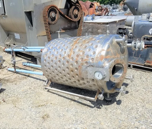 200 Gallon 304 Stainless Steel Jacketed vacuum rated vessel