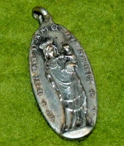 MÉDAILLE RELIGIEUSE ANCIENNE Sainte Bernadette De Lourdes Vierge Metal