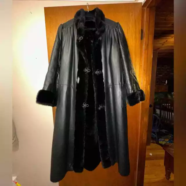 Vintage XL D’Esprit Dubrowsky and Peribinder Black Leather Fur Lined Trenchcoat