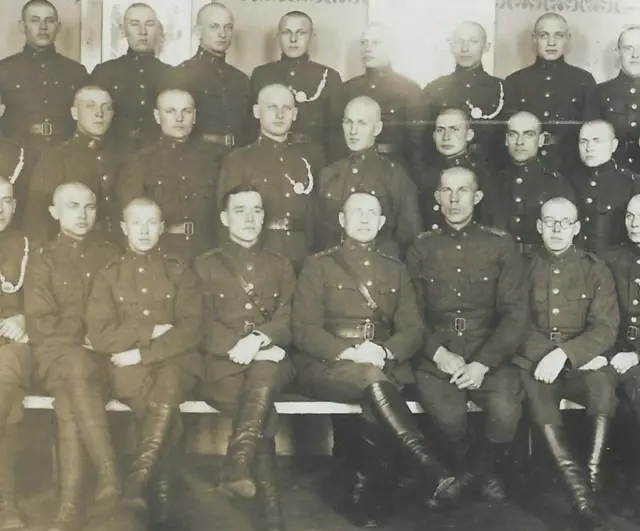 Unusual WW1 Photo Postcard Group Soldiers All Bald Shaved Heads German? Military