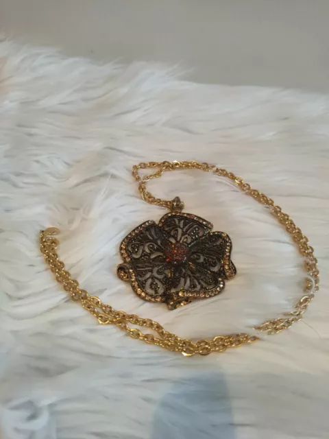 Beautiful Flower Pendant with Avon Gold Tone Chain