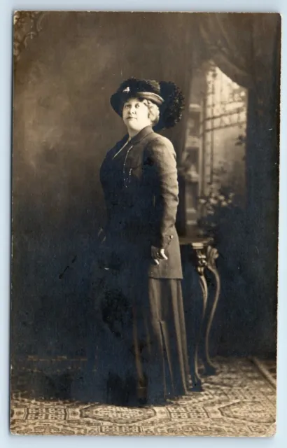 Postcard Studio Portrait of Well-Dressed Woman, Hohhof's Chicago IL RPPC F104