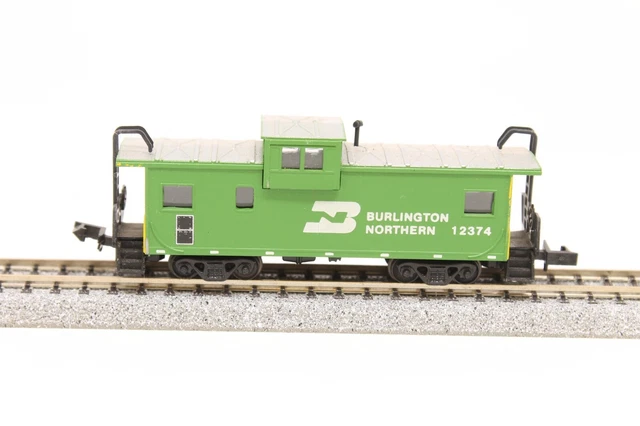 N Con-Cor Wide Vision Caboose Burlington Northern Green BN 12374