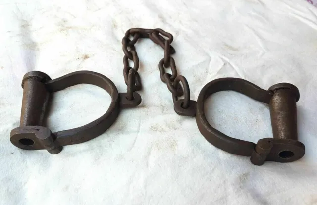 New Antique Prison Handcuffs Iron Rust Adjustable Cuffs with Chain & Key