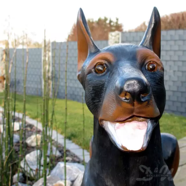 DOBERMANN lebensgroß 90 cm liegend HUND Hundefigur Garten Deko Tier Figur Statue 2