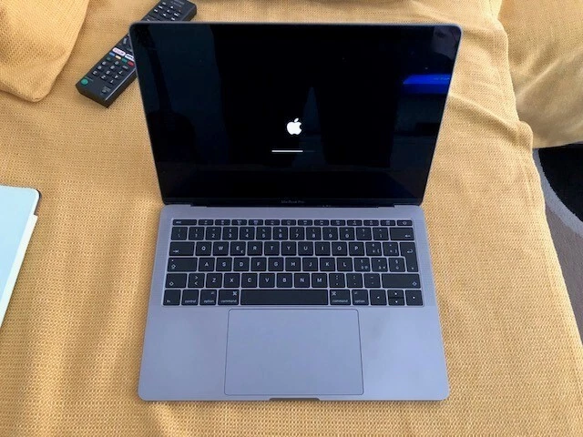 Apple MacBook Pro 13,3" 2016 - Come NUOVO - RAM 8GB SSD 256GB Intel i5 2.0Ghz 2