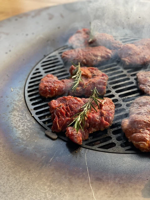 Grilltisch Grill Esstisch Eiche massiv 160 cm Holzkohle Grillplatte rund Smoker 3