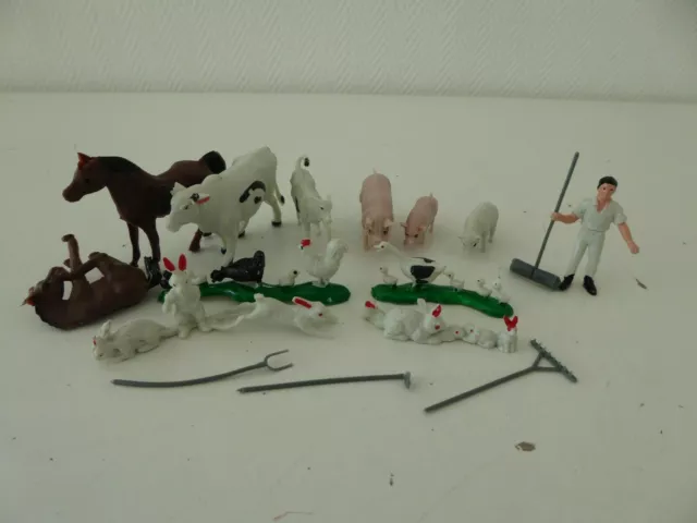 Lot 75 figurines plastiques la ferme 1/43 agriculteur animaux outils 3 sachets