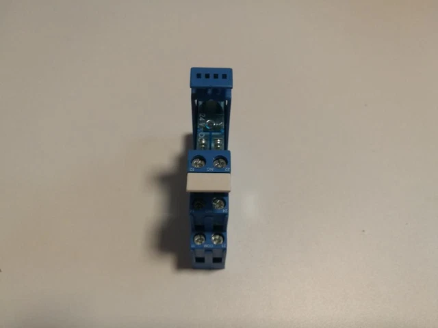 Relè accoppiato Finder, 40.525 con base 95.95.3 24VDC 2x cambio