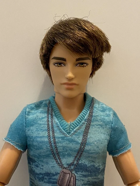 BARBIE FASHIONISTAS KEN Ryan Doll Articulated Hands Rare Item £29.00