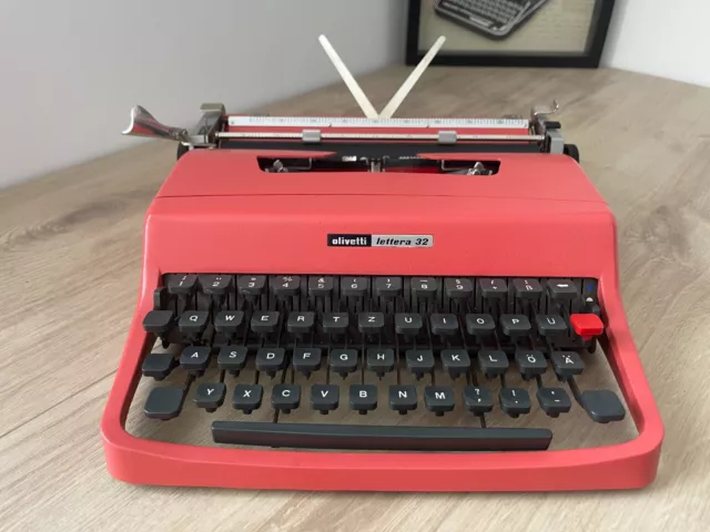 OLIVETTI Lettera 32 -  1976 typewriter Schreibmaschine antik vintage collector