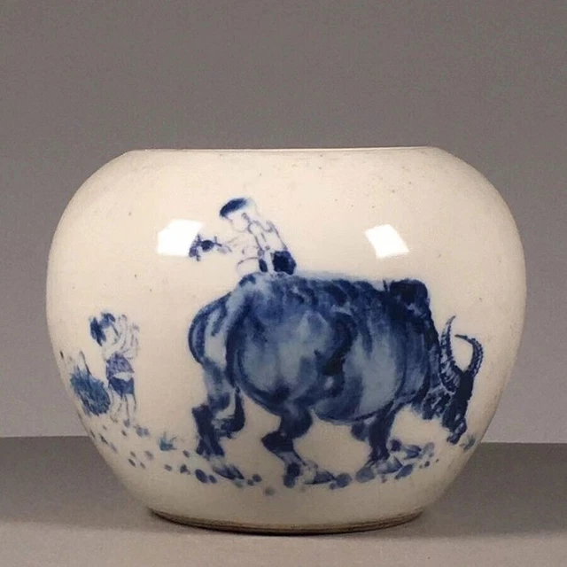 Exquisite Chinese porcelain Blue and white porcelain pot with childlike patterns