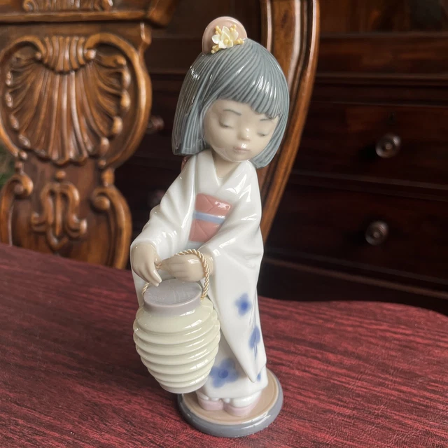 LLADRO GIRL FIGURINE, Oriental Lantern, Asian, Japanese, Retired