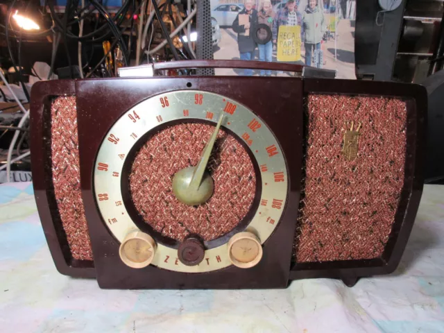 Vintage Original Zenith AM/FM Bakelite Tube Table Radio MCM Art Deco