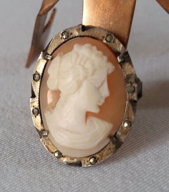 Bonhams : E. Howard & Co., Boston. A rare gold hunter cased watchSeries