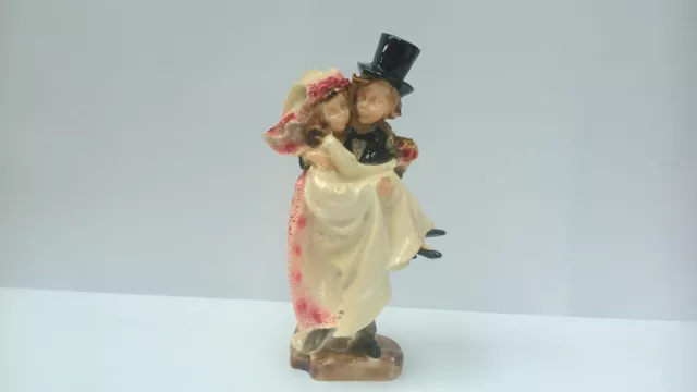 Ancienne figurine en porcelaine Just Married, gâteau de mariage. Années 70...