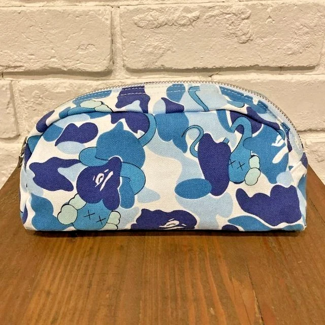 BAPE × KAWS ABC CAMO ポーチ KAWS X BAPE Bendy ABC Camuflaje Azul Bolsa Bolso NIGO Patrón