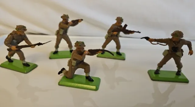 Britains Deetail British WW2 Infantry Soldiers x5 Made In England circa 1971.