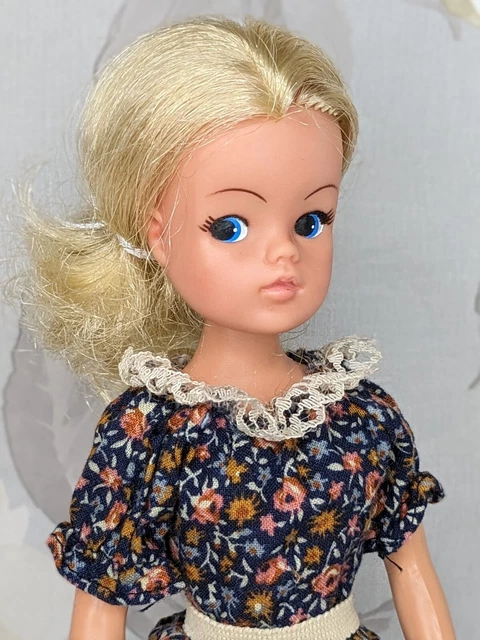 Pull Rayé Bleu Pour Poupée Sindy Pedigree – Vintage 1981 Sous Blister #44085