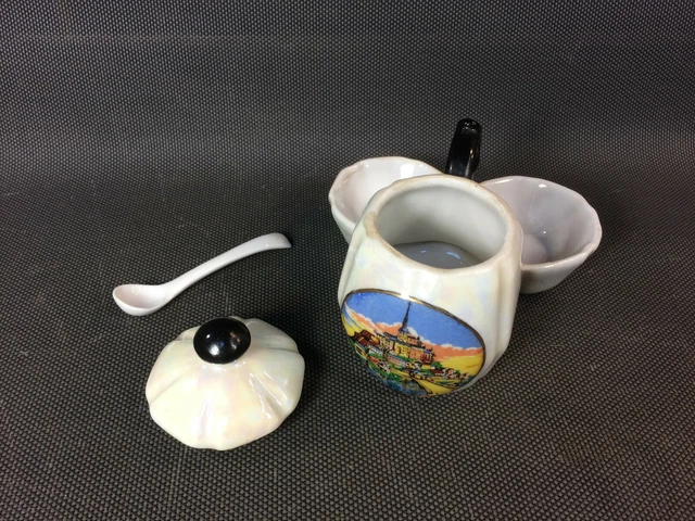 Ancienne petite salière de table en porcelaine souvenir du Mont Saint Michel