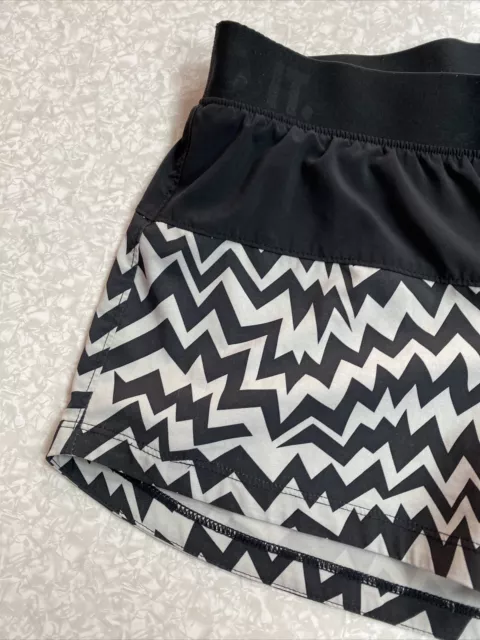 Nike Dri-Fit Damen Hot Pant Shorts (voll gefüttert) Größe S/P 3