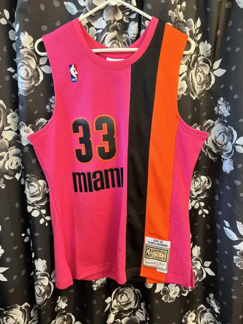 Mitchell & Ness Men's 2005 Miami Heat Alonzo Mourning #33 Pink Hardwood  Classics Swingman Jersey