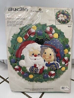 Nuevo en paquete 1997 Bucilla Navidad Apliques de fieltro Kit 83677 Sr. & Sra. Santa 20" Corona