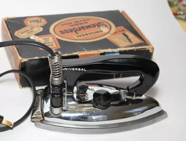 1960's Vintage Universal Stewardess Steam Travel Iron Model 1675 w original box