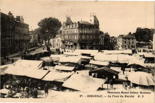 CPA AK BERGERAC-La Place du Marché (233865)