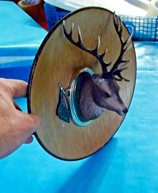 Antique Trophy Chasse Wall Plastic Deer Buck Hunting with Hounds Tassel Hunting