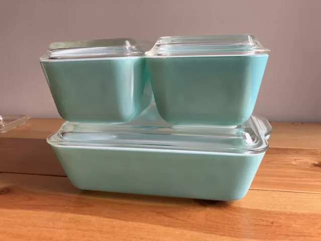 Pyrex Refrigerator Dishes Turquoise, Robins Egg Blue Set Of 4 With Lids FULL SET