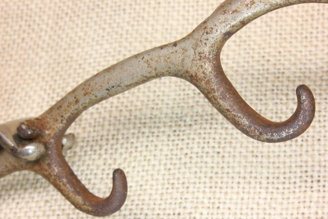 4 Coat Hooks Clothes Hanger Fold Up Arm Old Laundry Bath Vintage 1921 Patent 14