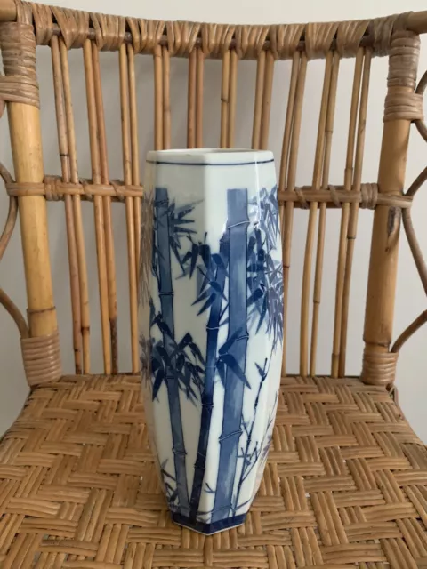 Blue and white vase Chinese Oriental Pretty bamboo design 18cm Tall.