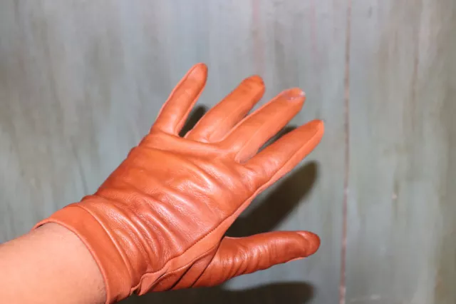 Magnifique ancienne paire de gants en cuir  & tissu de couleur cuivré