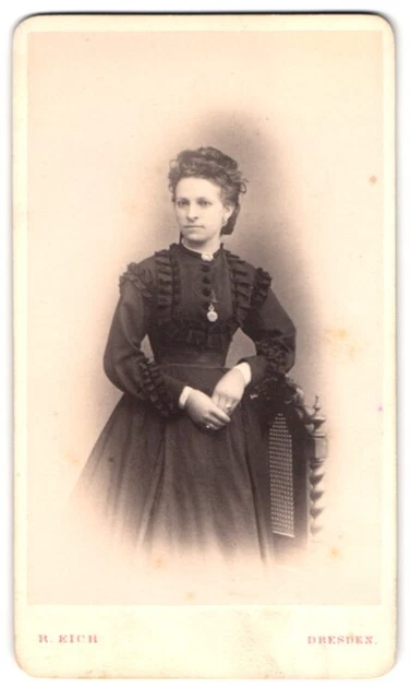 Fotografie R. Eich, Dresden, Pragerstr. 39, Portrait bildschöne junge Frau im p