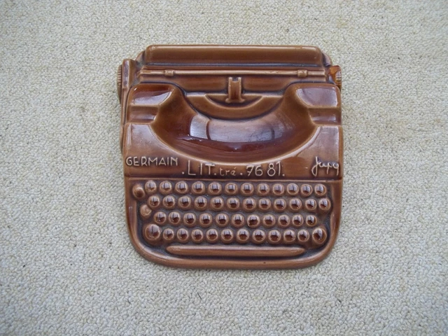 Machine à écrire Jouet Ancienne "Junior" - Hauteur 15cm, 1.2kg (occasion, Excellent état)