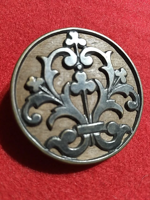 Grand bouton ancien bois et métal. 36mm