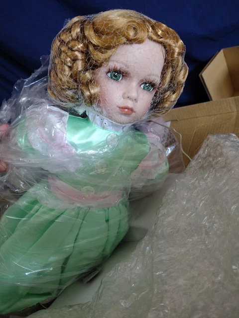 heritage signature collection porcelain doll Evelyn 92041