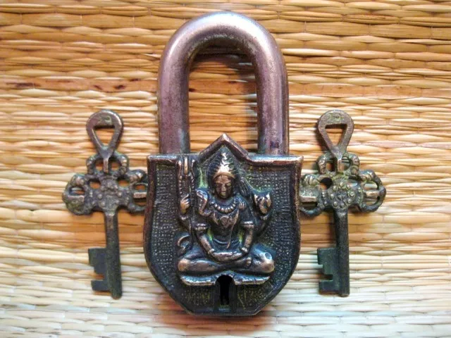 Lord Shiva Setzung Figur Antik Schloss mit Zwei Schlüssel Alt Schlüssel