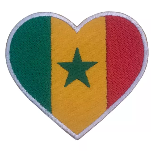 Parche con bandera de corazón de Camerún, planchado para coser en ropa,...