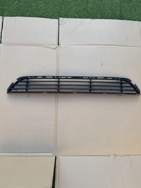 VOLVO V40 Hatchback Front Lower R-Design Bumper Grill GENUINE 31347091