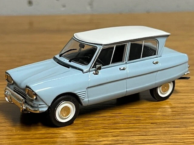 Die Cast Kisautó 1/43? Corgi Toys Superior Ambulance Ön Cadillac Chassis