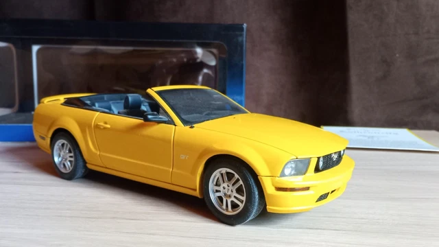 2006 Autoart Ford Mustang GT オートアート AUTOart 2006 Ford Mustang GT Convertible Screaming Yellow 1