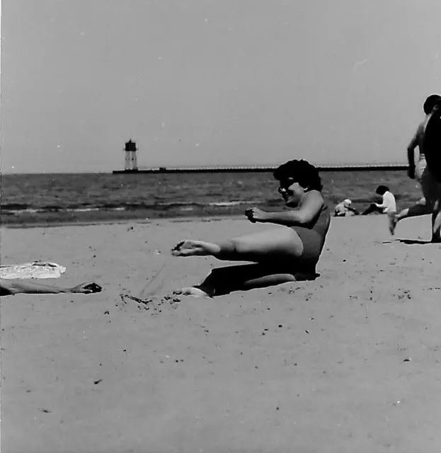 VTG 1950s MEDIUM FORMAT NEGATIVE BEACH SCENE BRUNETTE ON GROUND LEG UP M375-2