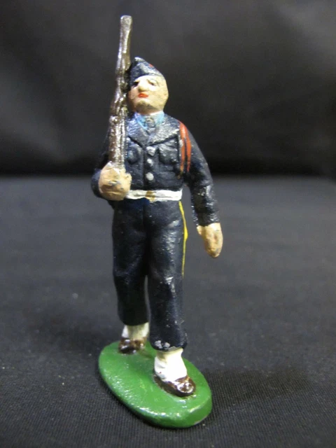 Quiralu - Chasseur au Défilé - Fusil à l'Epaule - Figurine Aluminium
